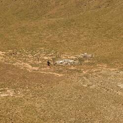 wenn man das Bild großzoomt, sieht man den Astronauten