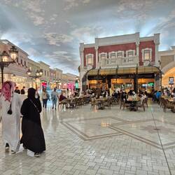 Surreale Villagio-Mall