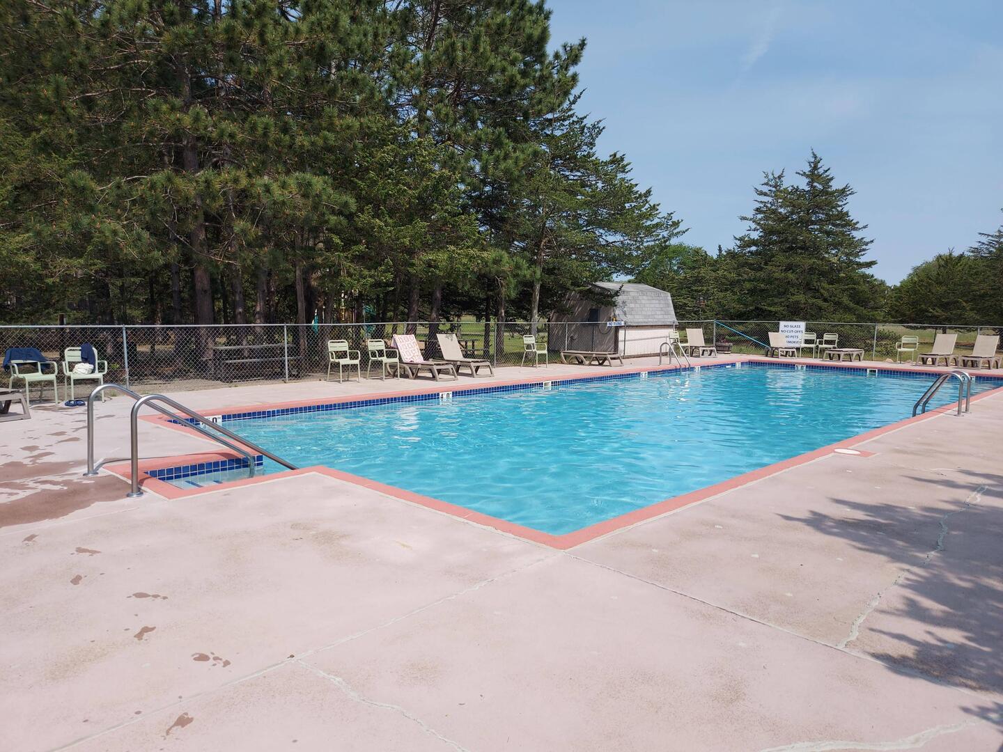 Sonntag nach Eins, der Pool ist Deins.