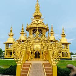 Der Goldene Ganesha Tempel beim Wat Rong Khun