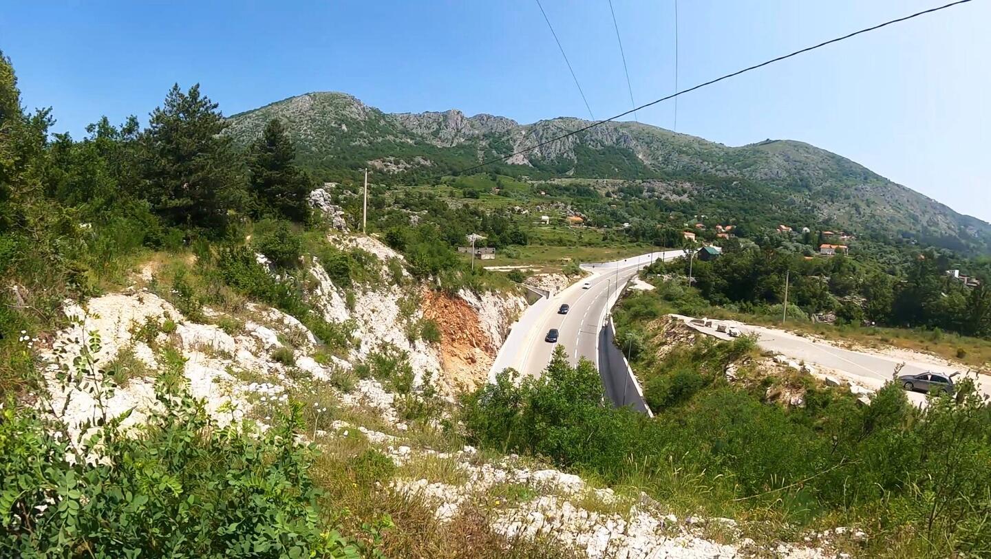 Da links geht der Weg über den Tunnel lang