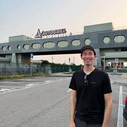 The Autogrill we visited. Check out how it stretched over the freeway!