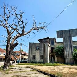 Ostros - ein etwas ausgestorbenes Örtchen
