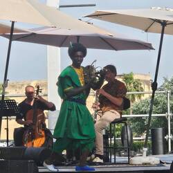 Adama Sidibé playing the sokou, a traditional West African fiddle. With Clément Janinet trio