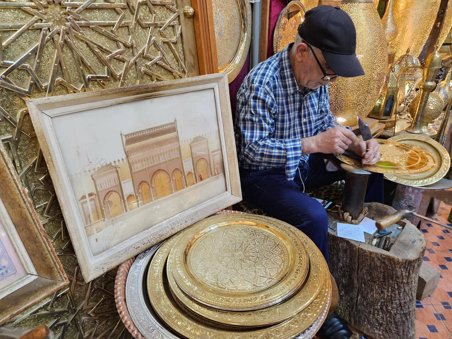 This carver was part of the team that built the Fes Palace doors in the 1960s