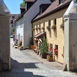 Pension Becker - charmantes Gästehaus mit hübschen Blumenkästen