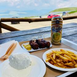 Mamaliga und Mititei, sowie Bratkartoffeln (aka Pommes) 😀, Radler (0%)