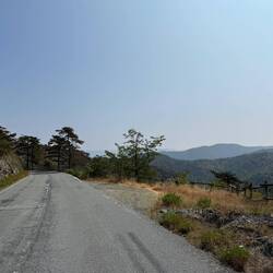 Eine letzte schöne Abfahrt für die nächsten 600 km.