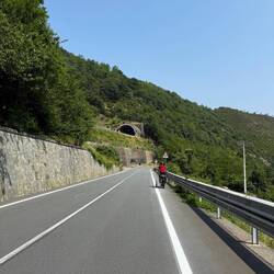 Unten angekommen ging es dann auf die Hauptstraße bis zum Campingplatz.