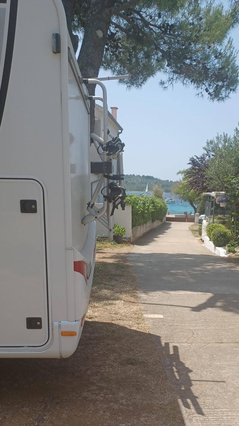 Unser Stellplatz in Srima direkt am schönen Meer