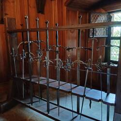 Ein paar der hunderten Waffen, die es da wohl gegeben hat