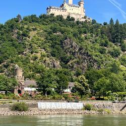 Marksburg oberhalb von Braubach