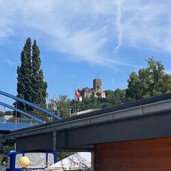 Marina Lahneck mit Burg Lahneck