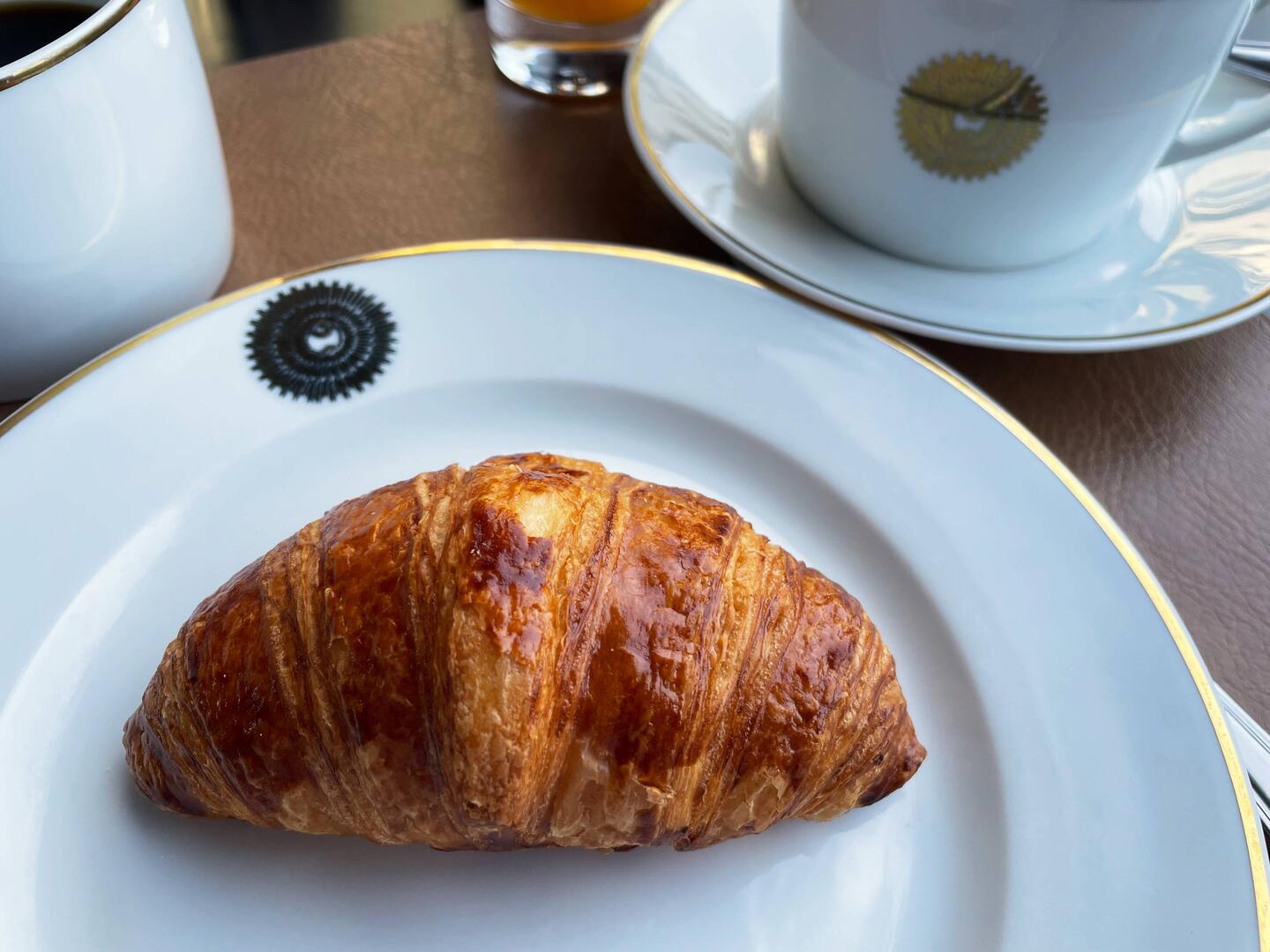 Wie schön, wieder typisch französisch zu frühstücken!