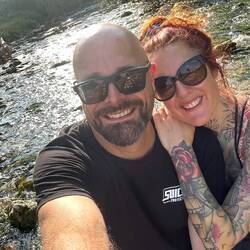 Füsse kühlen im Bach