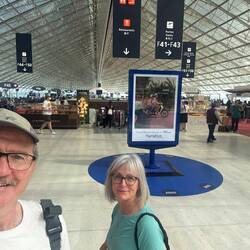 CDG Terminal 2F - a very bright and spacious vibe