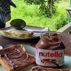 If Nutella presents itself, you have 2 pieces of toast! Pai.