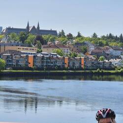 Universität im Hintergrund