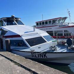 Wir sind mit diesem Schiff 6 Stunden unterwegs.