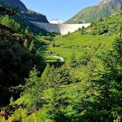 De klim naar de stuw van Lac des Toules.