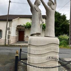 Academe off by the pilgrim statue as Zinleave Palais de Rei