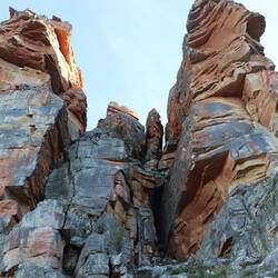 Wir versuchen die schwerere der beiden Felsspalten zu besteigen...