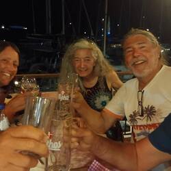 Es wurde ein sehr netter Abend mit Chantal und Markus von der SY Vinarius aus der Schweiz