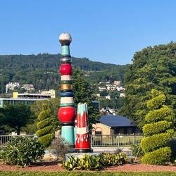 Kreisel in Bad Ems mit Skulpturen der Fa. Ebinger, die auch für Hundertwasser produzierte