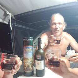 Jamas 🍷🥂 Danke B&M für eure Unterstützung, ⛵☀️ SUNSHINE nach Lefkas zu überstellen.