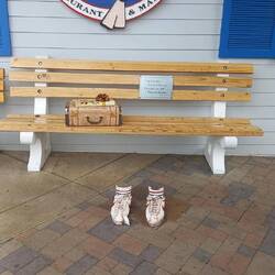 Die Bank auf die Forrest Gump saß und auf den Bus wartete.