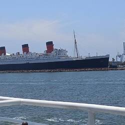 Vorbei an der Queen Mary