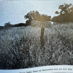 Ein Kreuz mit seinem Namen. So waren die vergrabenen Benzindepots entlang der Strecke markiert.