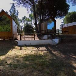 CP Los Villares, Holzhütten mit Spiegelglas