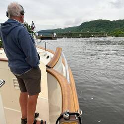 Graeme stands ready to man the bow line in the lock