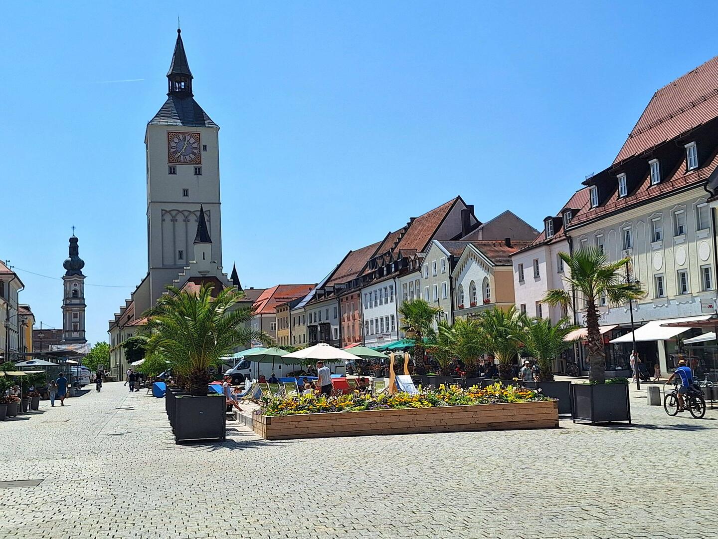 Oberer Stadtplatz mit Altem Rathaus in Deggendorf