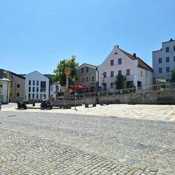 Der Stadtplatz in Regen ist menschenleer