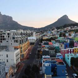...der Blick von der Terrasse auf Bo-Kaap und den Tafelberg...