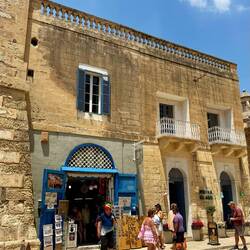 Hier kann man dann auch alle Game of Thrones Souvenirs erhalten 😅