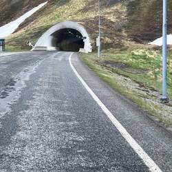 Eingang vom 7km langen Tunnel unter dem Europäischen Nordmeer durch