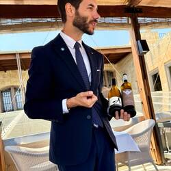 Der Sommelier ist bemüht unsere sehr unterschiedlichen Weingeschmäcker zu bedienen 😅