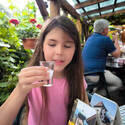 Gab's zur Belohnung einen Schnaps? Nein natürlich nur Kinderschnaps.