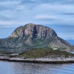 Torghatten mit Loch