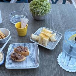 Passt. Gin & Tonic inkl. kostenfreiem Aperitivo. Ist ab jetzt meine Lieblings-Bar 😂