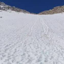 Took the fast way down by skipping the snow covered swithbacks