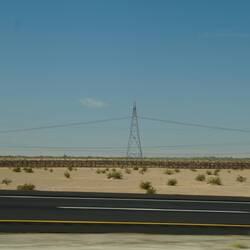 Die Mauer "muss weg" (frei auf ostdeutsch)