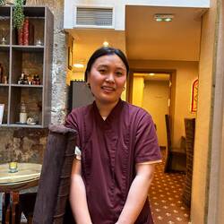 Great staff conversations that make up for small room in Paris