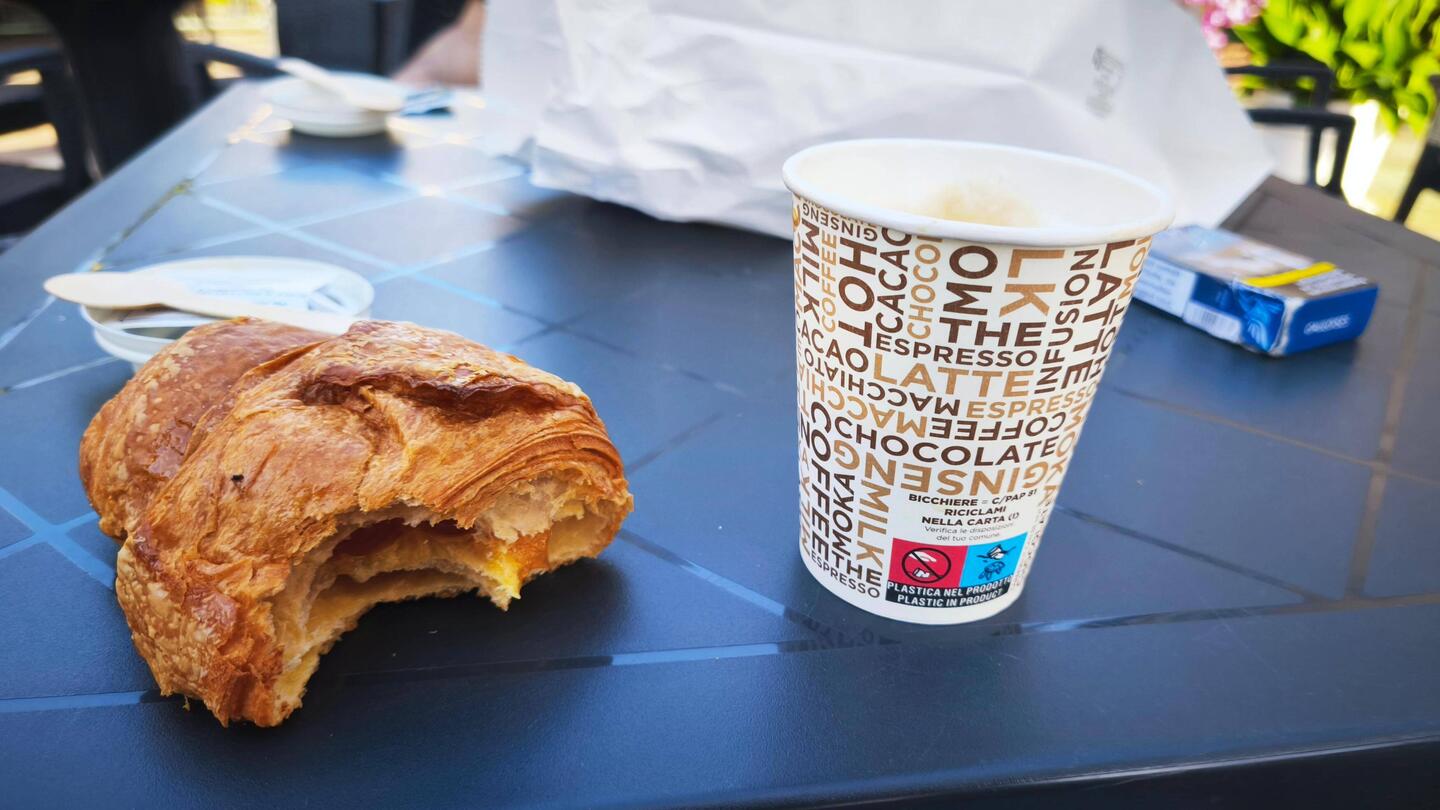 Cappuccino und Brioches - ich liebe Italien