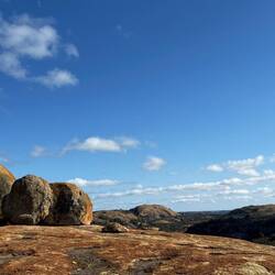 Die Augen schweifen in die Ferne, der Atem verlangsamt sich und Brust füllt sich mit Afrikas Weite.