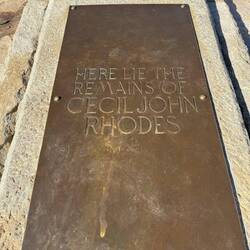 Diese Perspektive hatte Cecil Rhodes zu Lebzeiten aufgesogen...