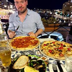 Gute Pizza, eher nicht so überzeugende Muscheln. 🙁